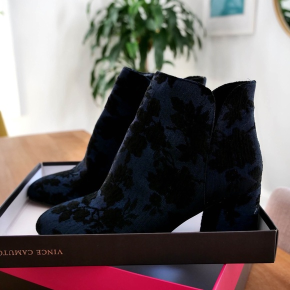 Vince Camuto Kassie Suede Boots, Black and Blue Andromeda 11W — NEW - Picture 8 of 10